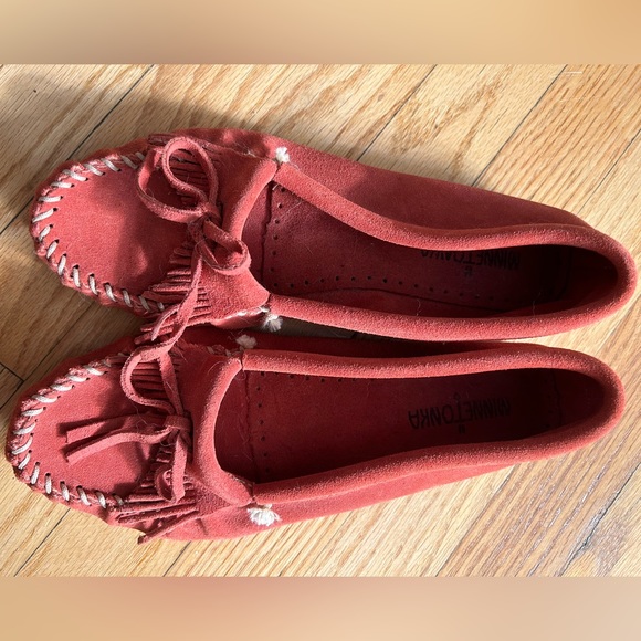 Red Minnetonka moccasins size 9 - Picture 1 of 7